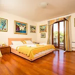 Nyaraló 5 Bedroom With Balcony *