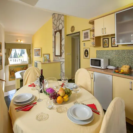 Lapad Royal - Five Bedroom With Balcony And View Holiday home Dubrovnik