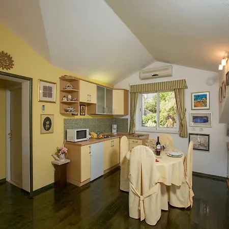 5 Bedroom With Balcony 別荘