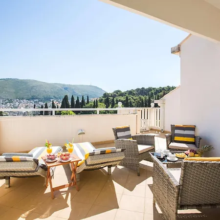 Semesterbostad 5 Bedroom With Balcony *