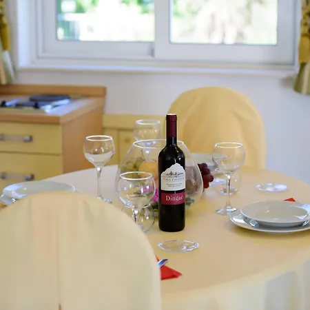 Semesterbostad 5 Bedroom With Balcony *