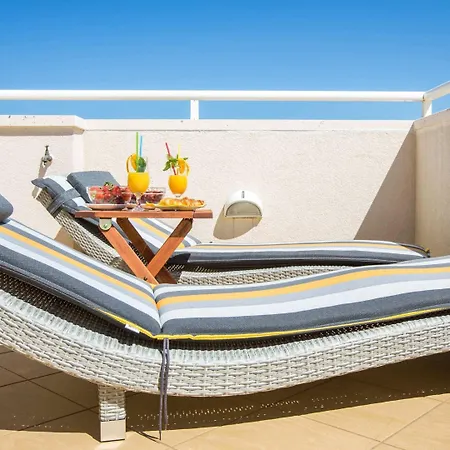 5 Bedroom With Balcony 別荘