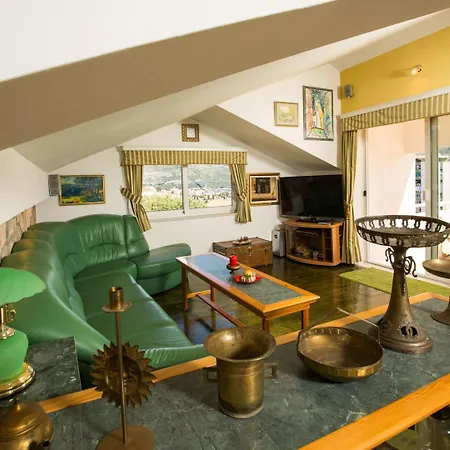 Semesterbostad 5 Bedroom With Balcony *