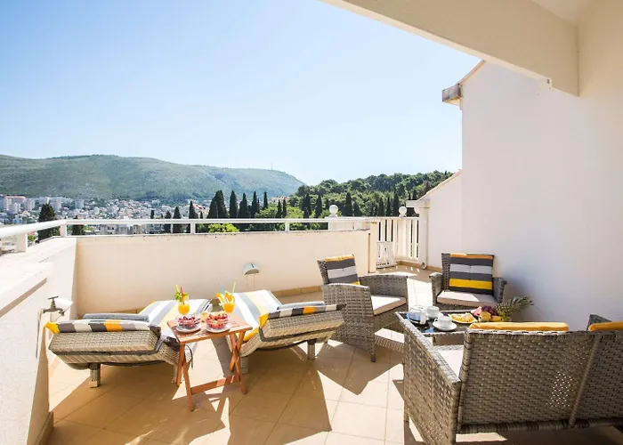 Nyaraló 5 Bedroom With Balcony *