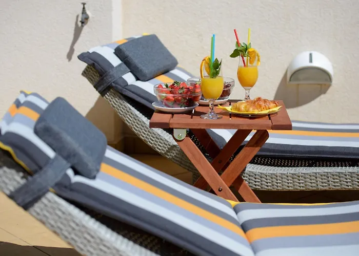 5 Bedroom With Balcony *