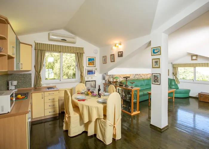 5 Bedroom With Balcony Nyaraló