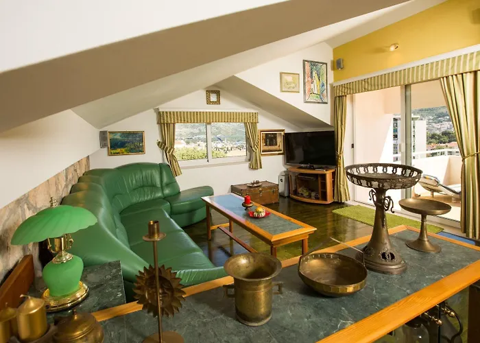 Nyaraló 5 Bedroom With Balcony *