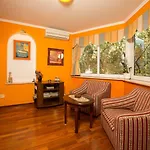 5 Bedroom With Balcony *