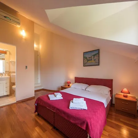 Prázdninový dům 5 Bedroom With Balcony *